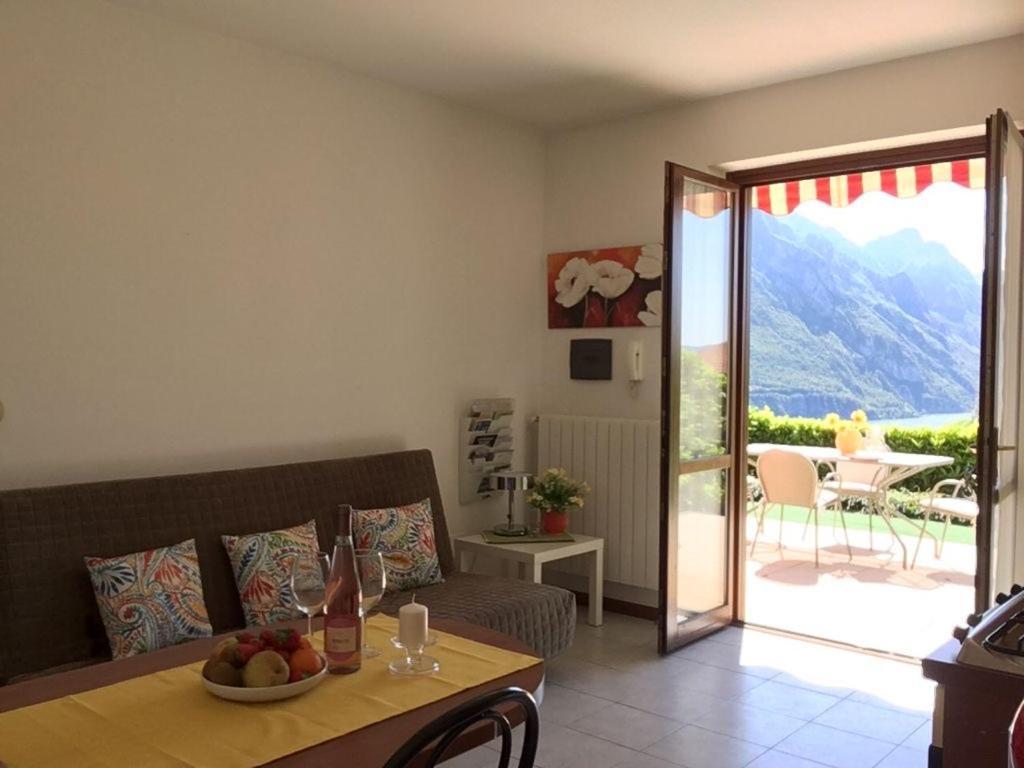 Irina'S House With View On Like And Swimming Pool Lägenhet Riva di Solto Exteriör bild